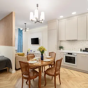 https://apt-quiet-on-the-main-square-2-bathrooms.hotelswroclaw.com